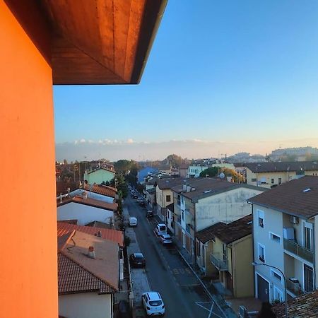 Attico A 2 Passi Dalla Stazione E Centro Storico Ravenna Bagian luar foto