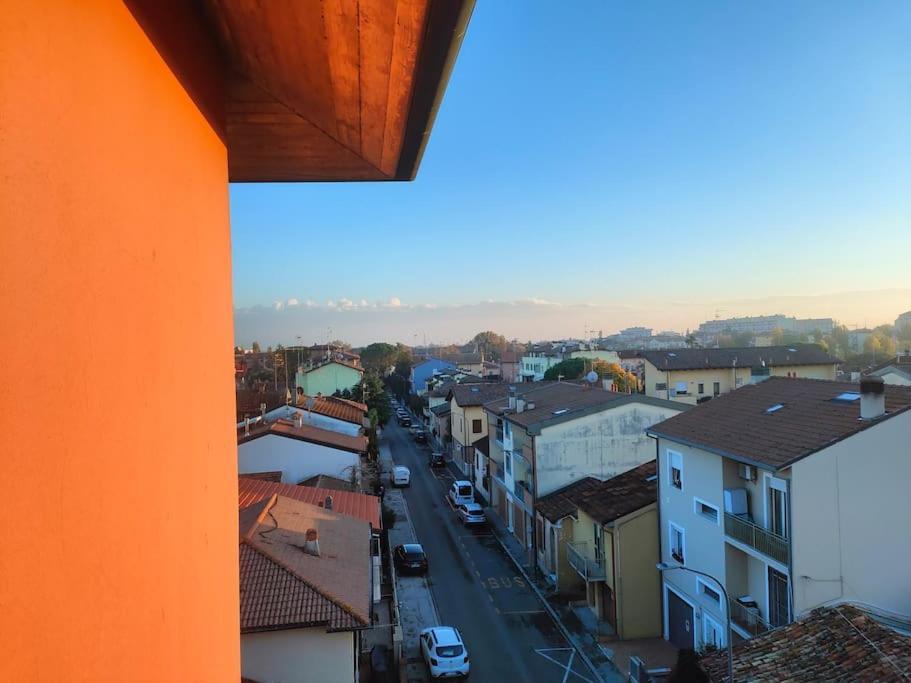 Attico A 2 Passi Dalla Stazione E Centro Storico Ravenna Bagian luar foto